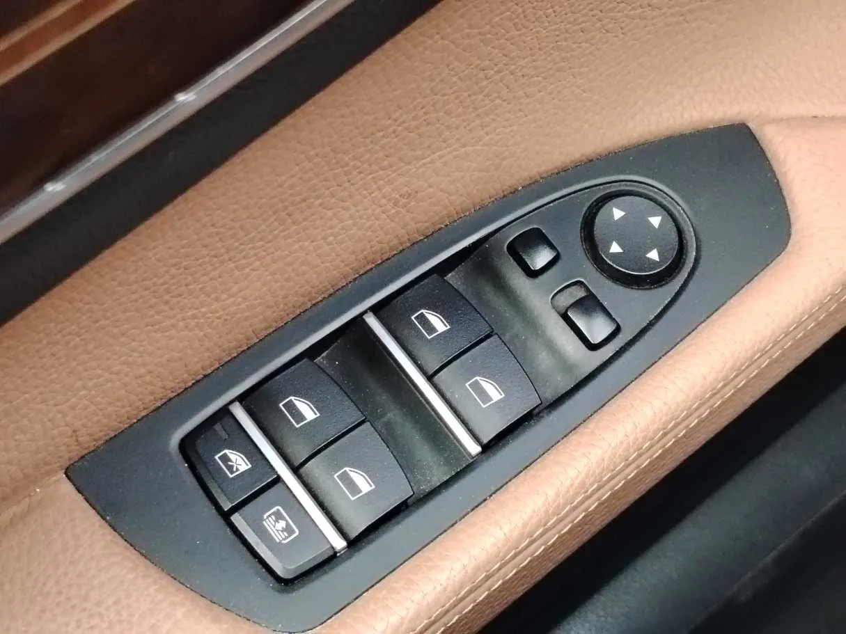 Car image 35