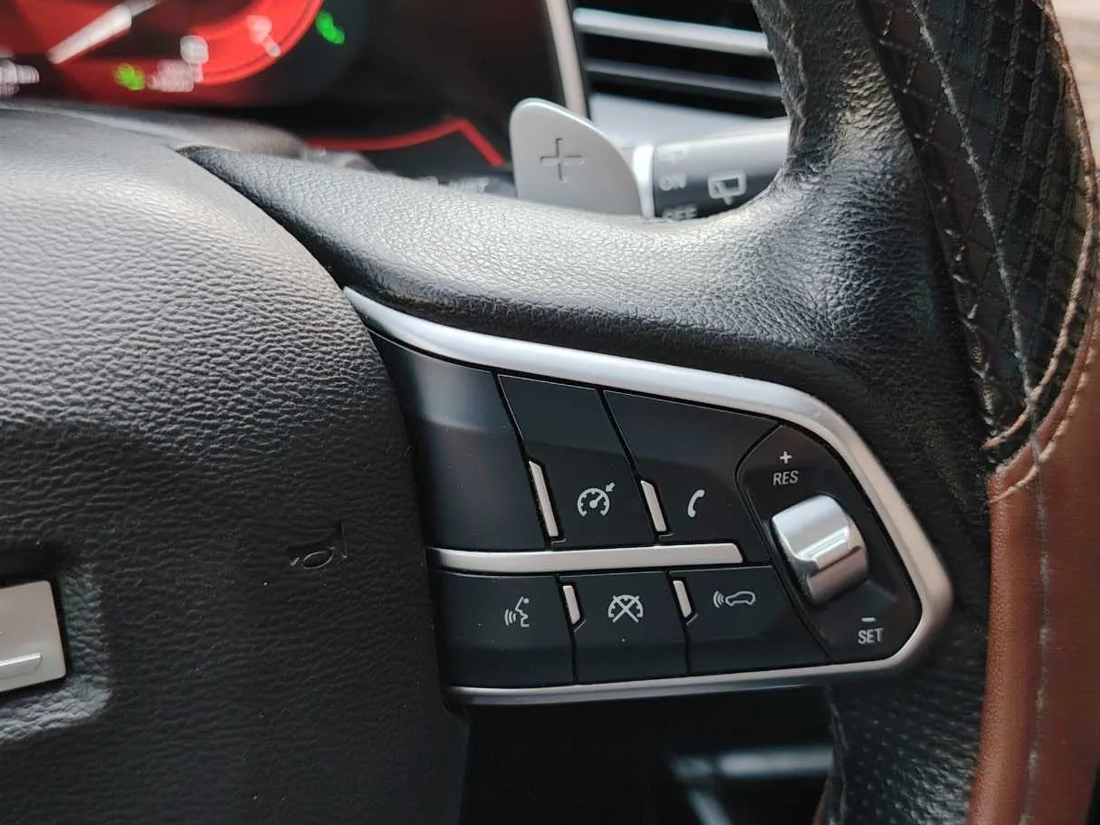 Car image 32