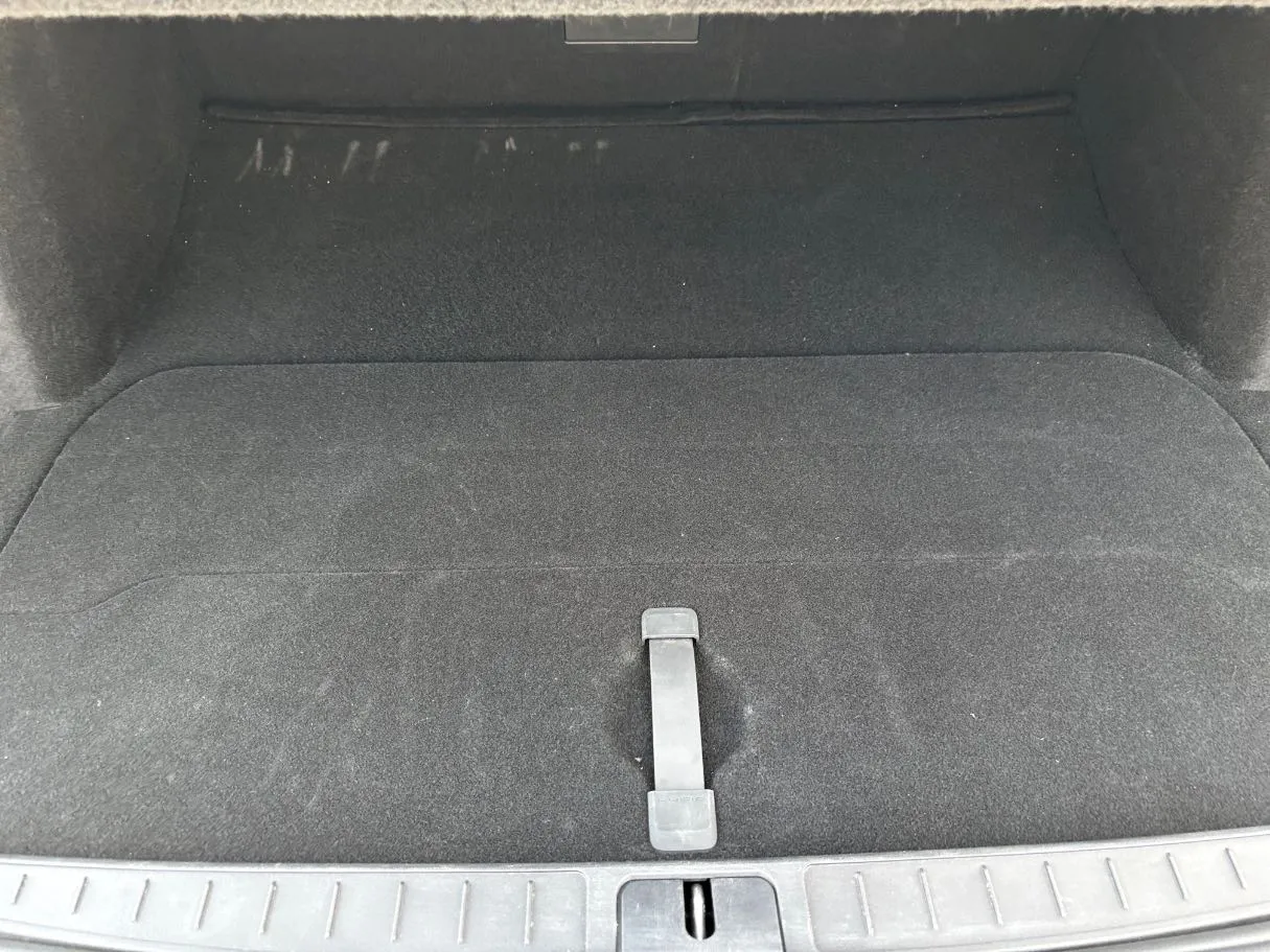 Car image 25