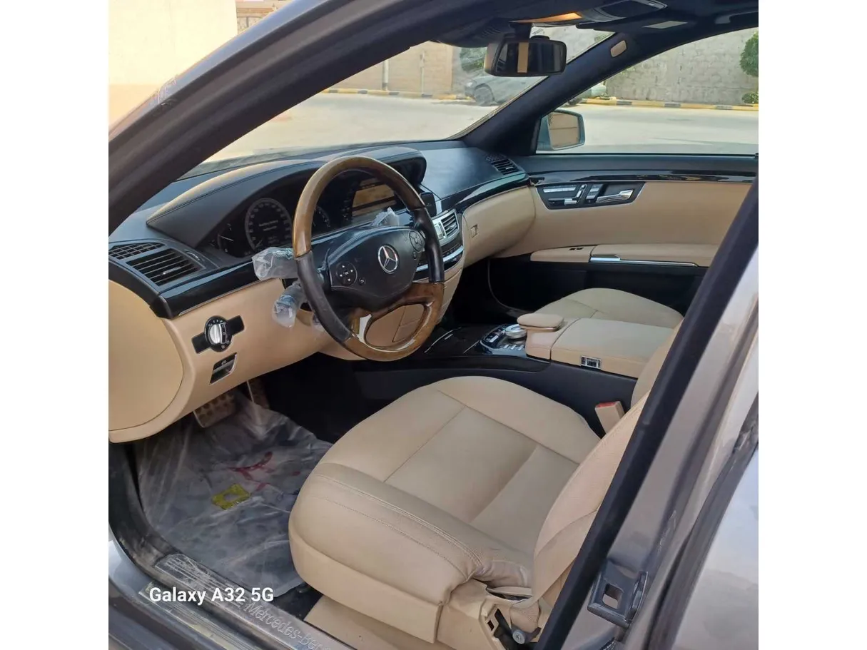Car image 26