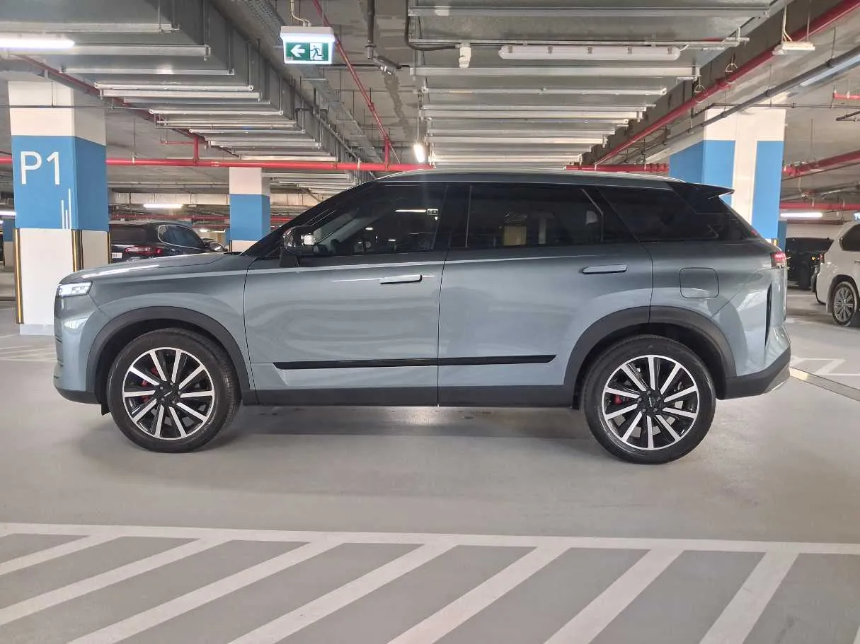 Car image 8