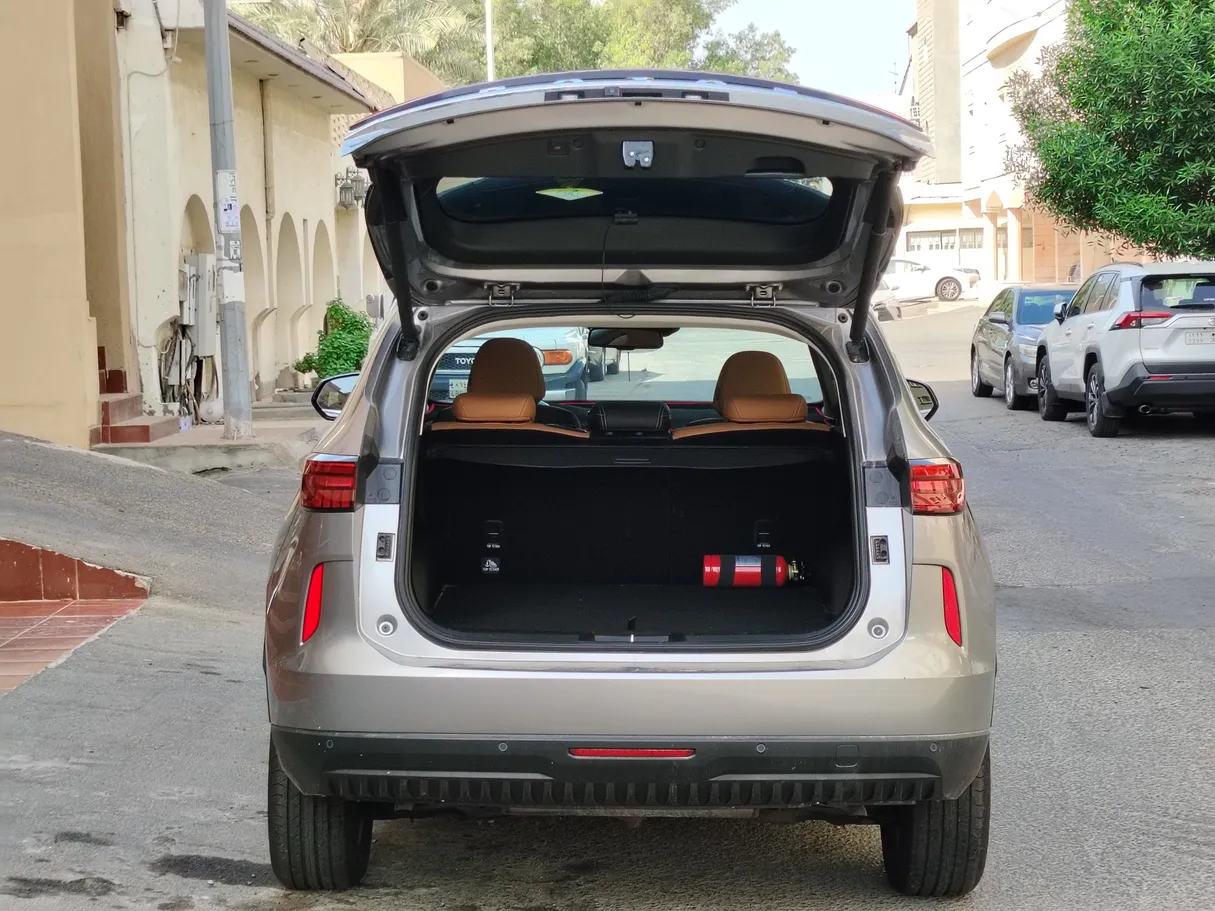 Car image 30