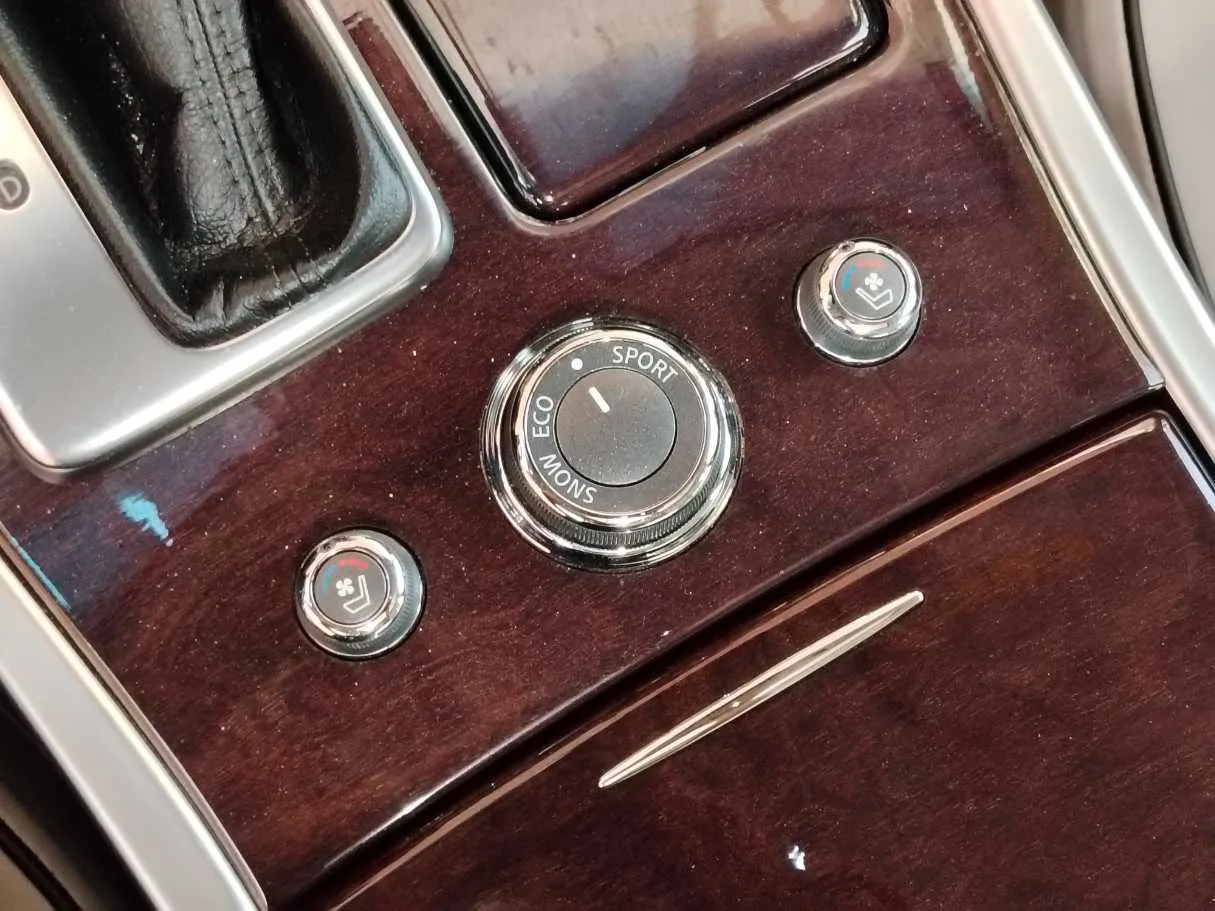 Car image 32