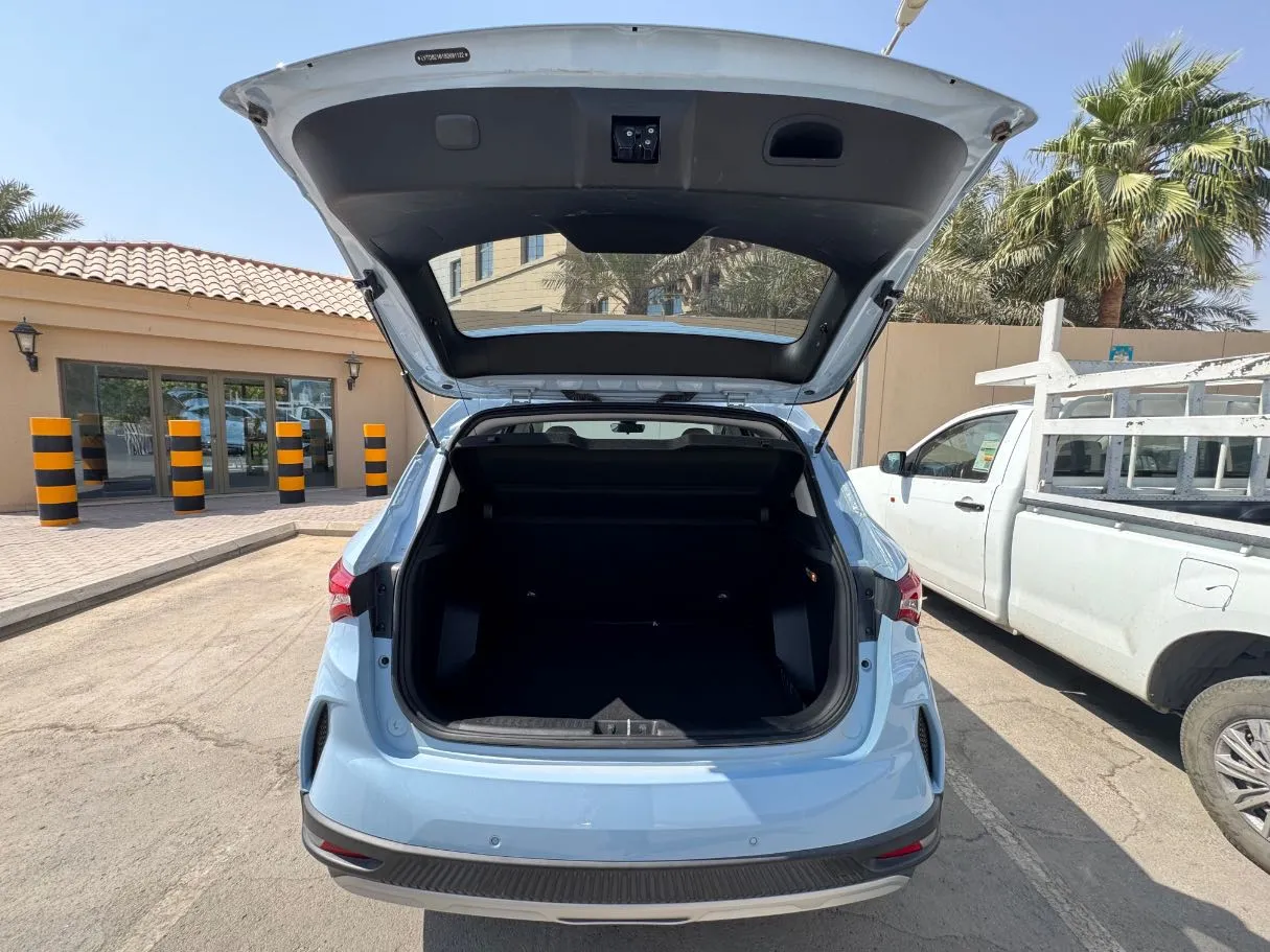 Car image 23