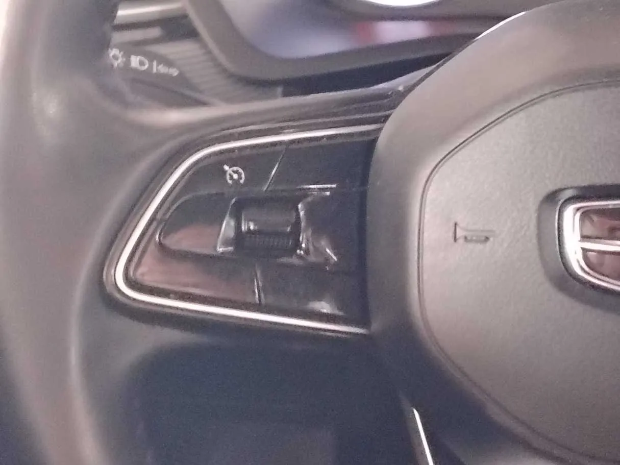 Car image 26