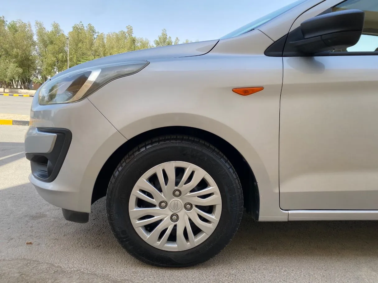 Car image 8