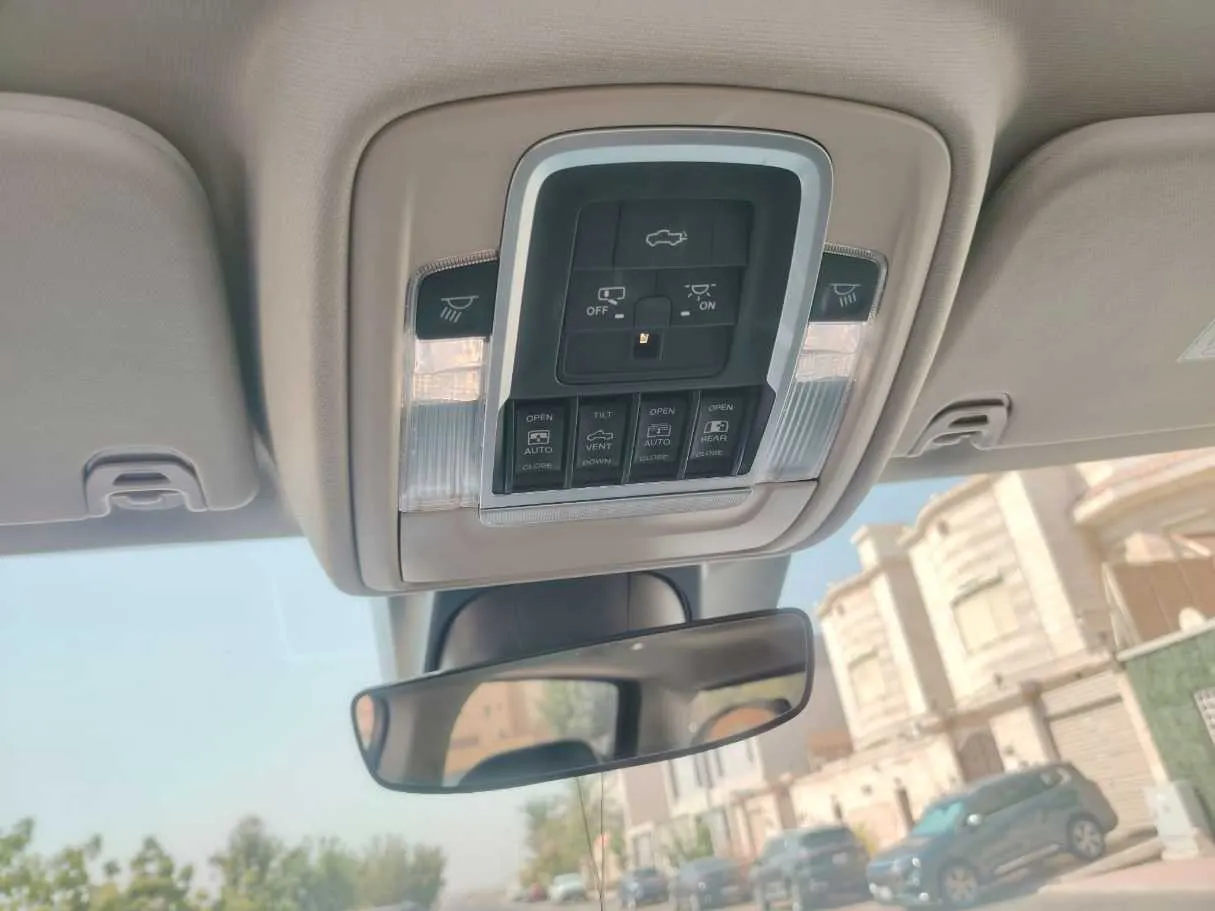 Car image 36
