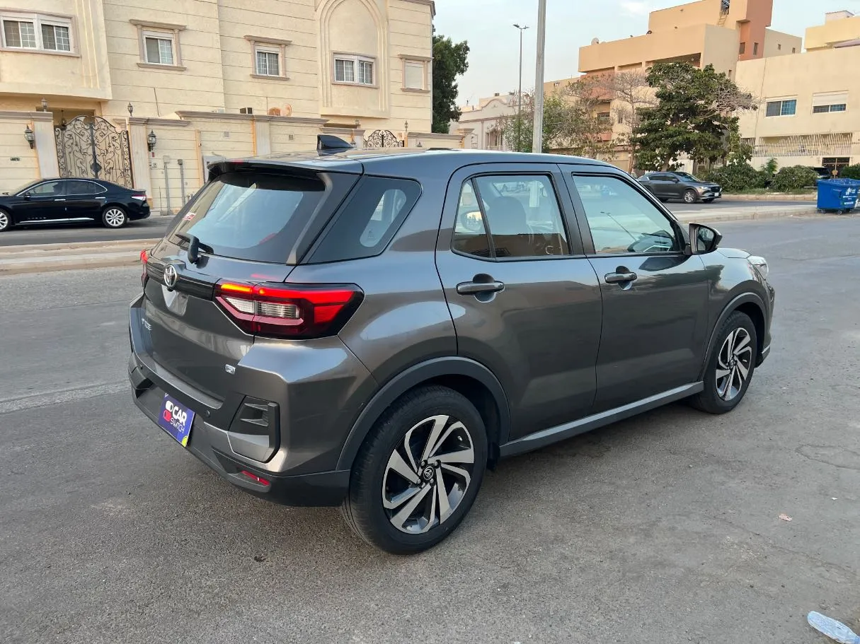 Car image 5