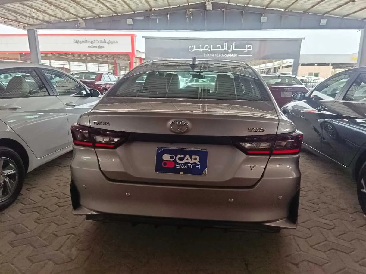 Car image 5
