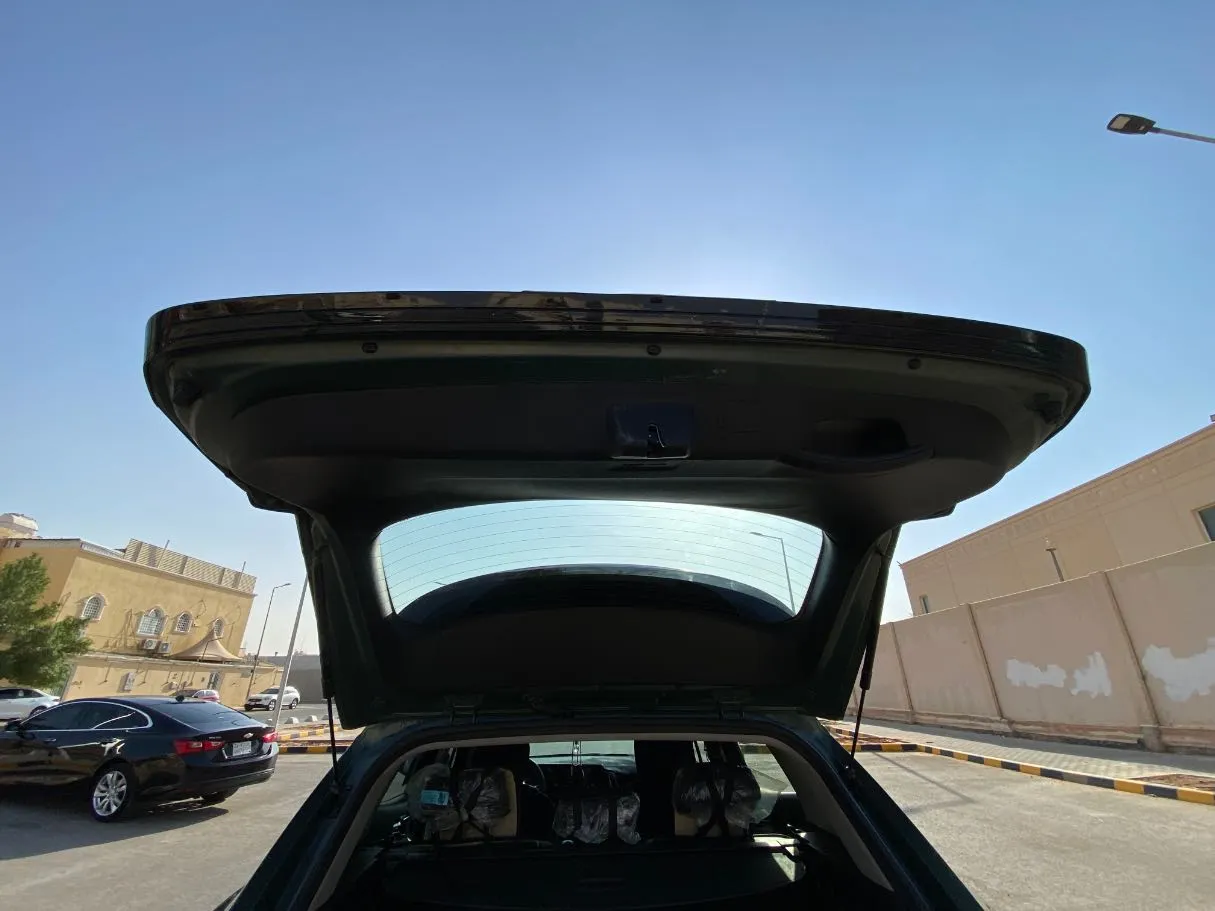 Car image 21