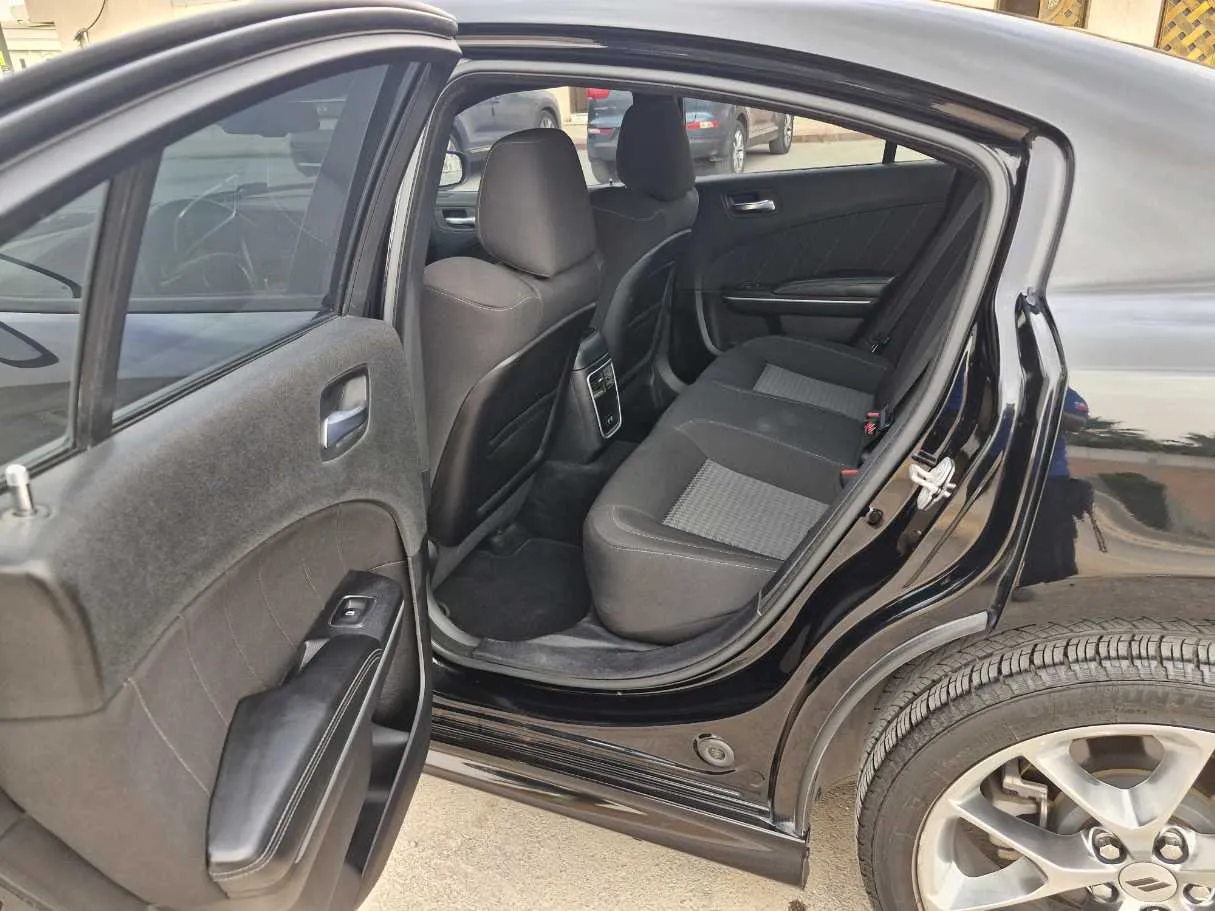 Car image 14