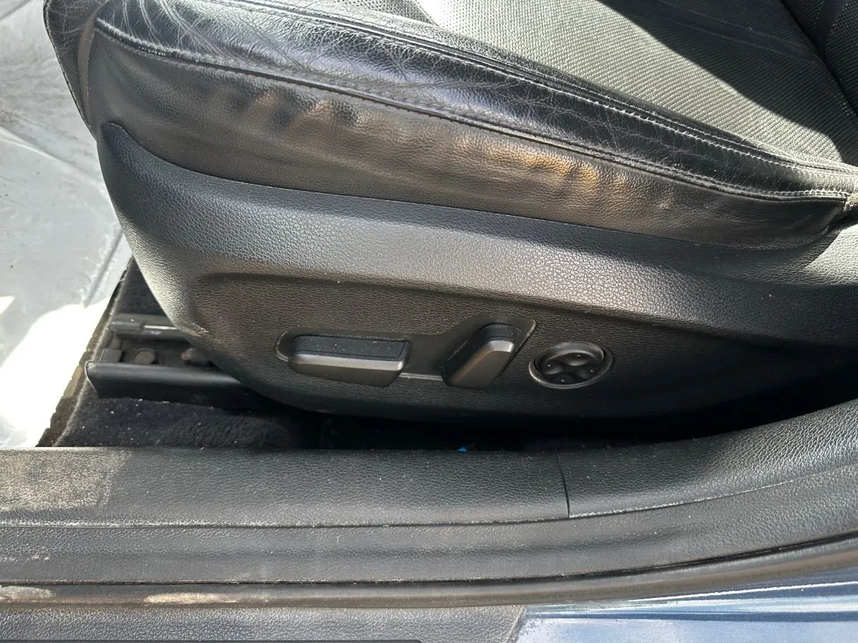 Car image 28