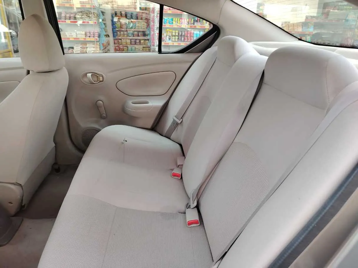 Car image 18