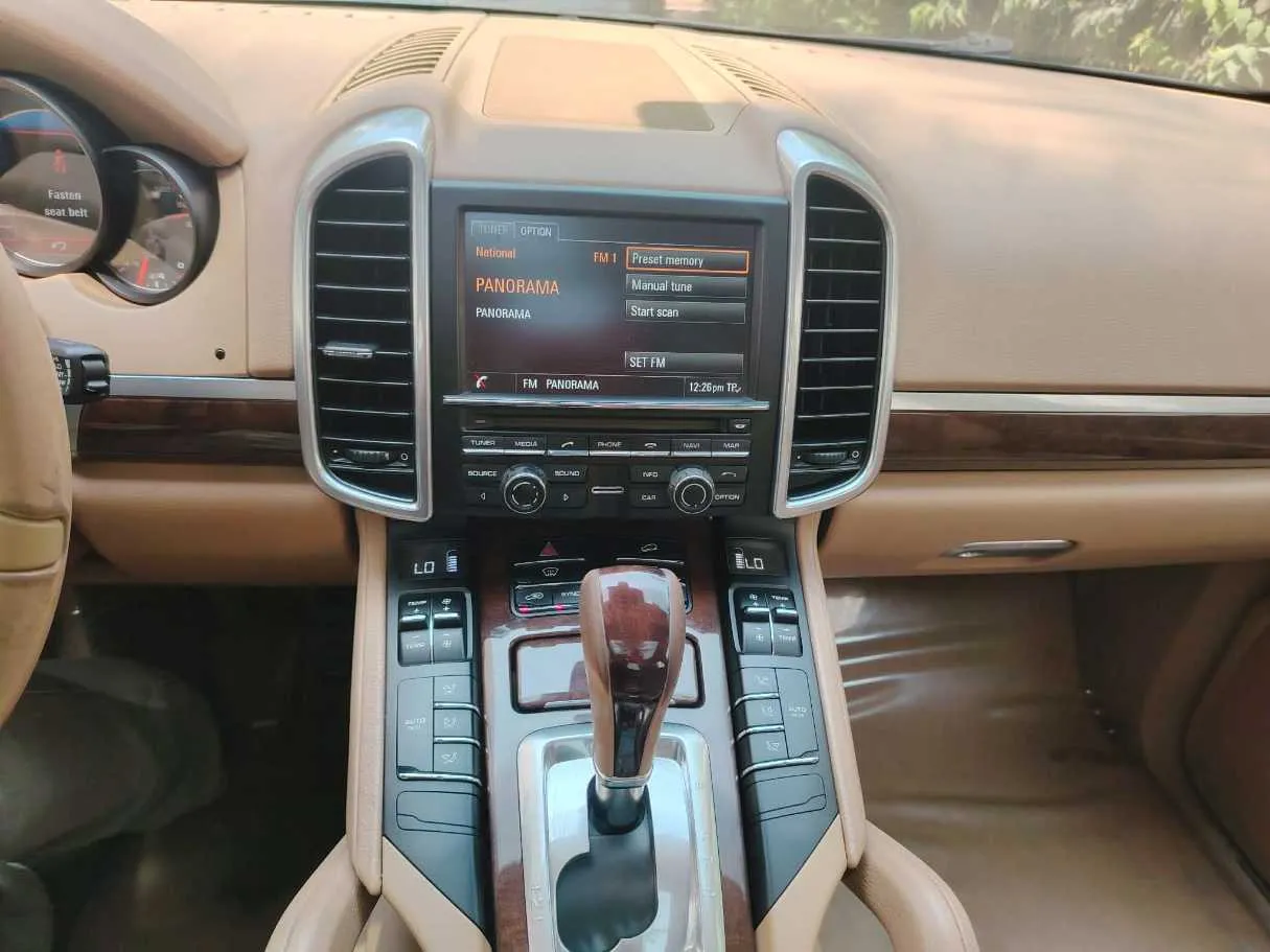 Car image 27