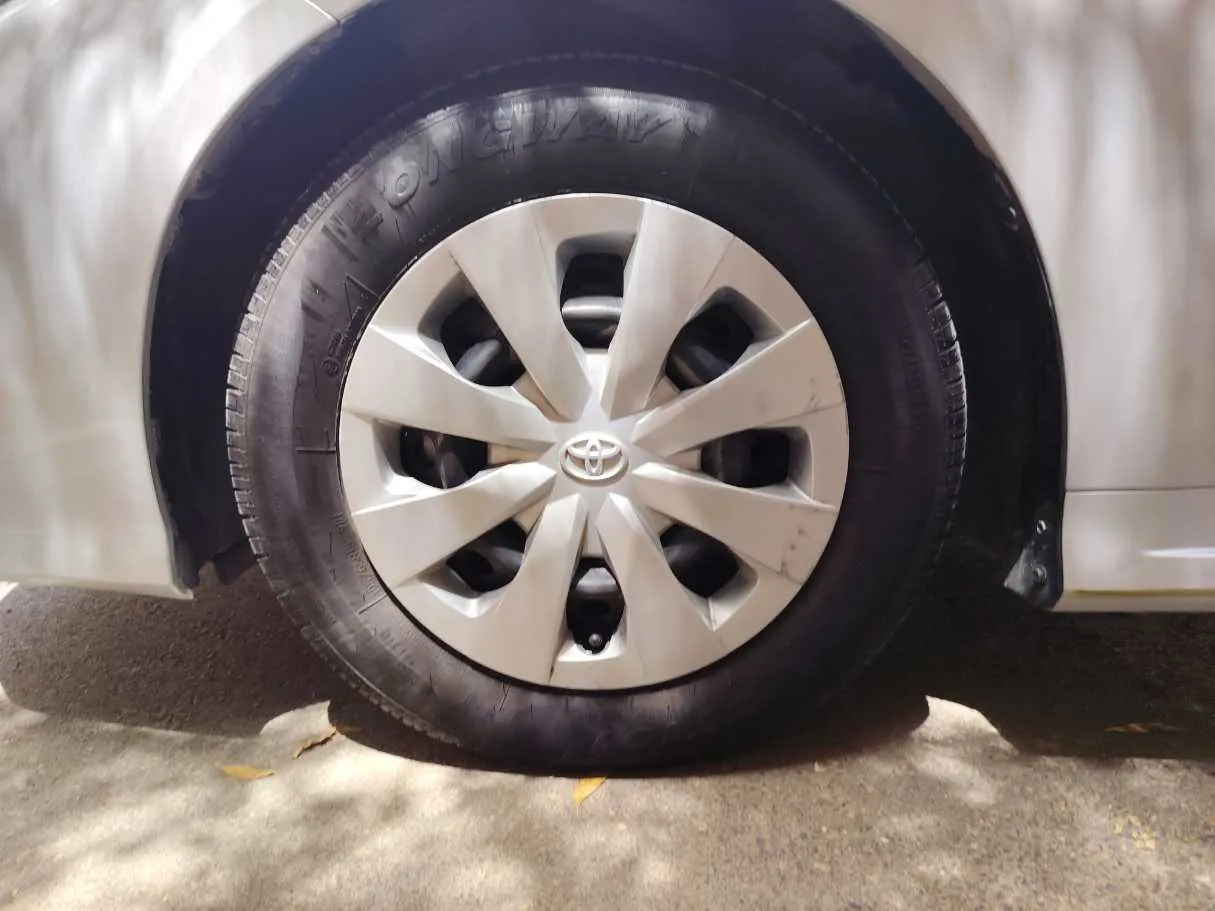 Car image 10