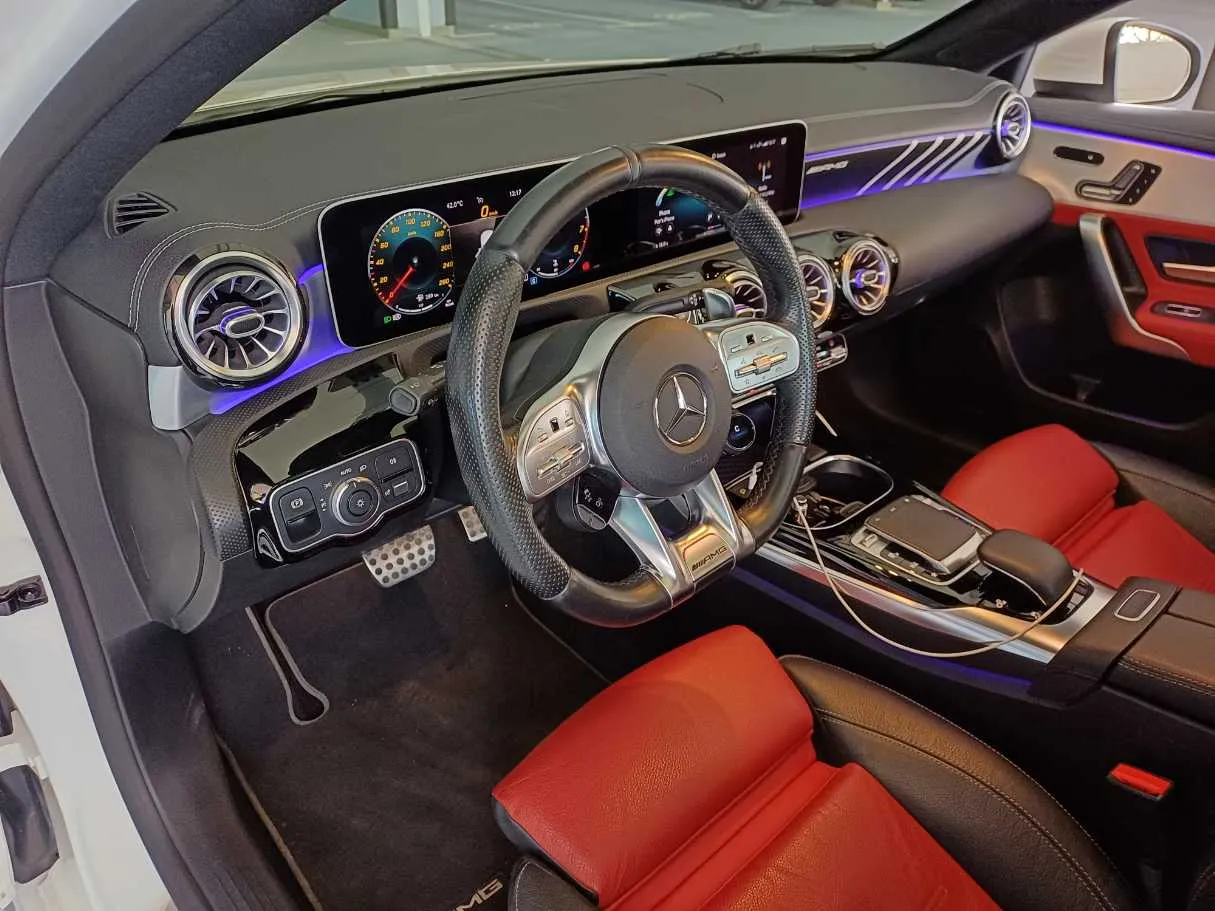 Car image 11