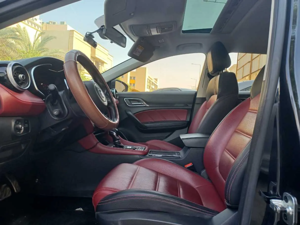 Car image 12