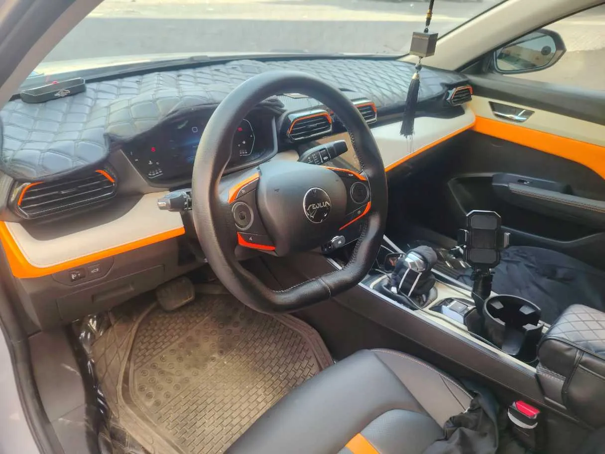 Car image 13