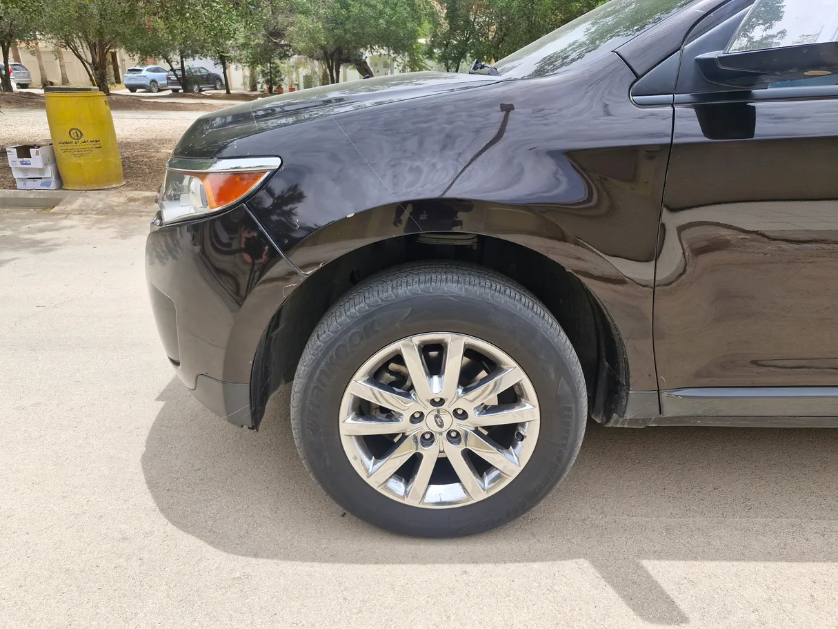 Car image 9