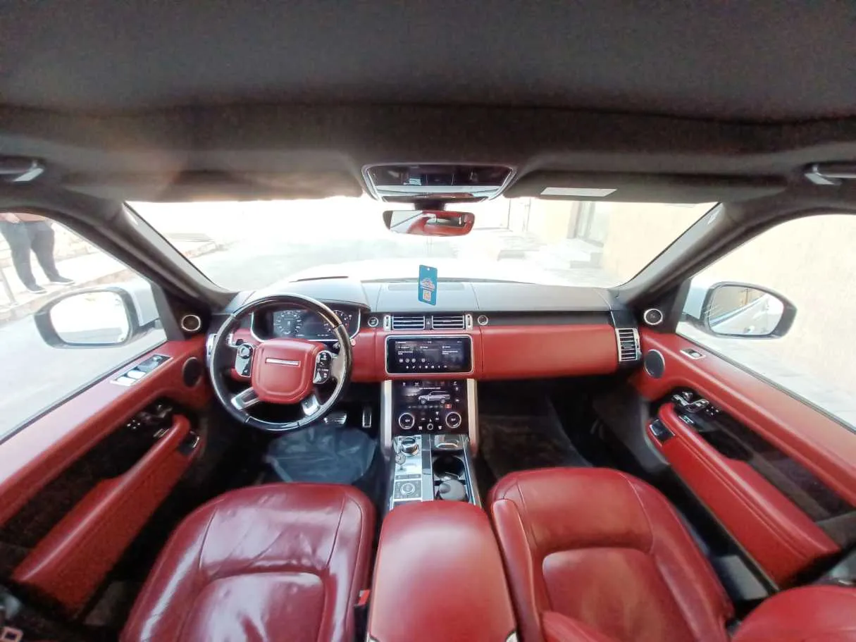Car image 12