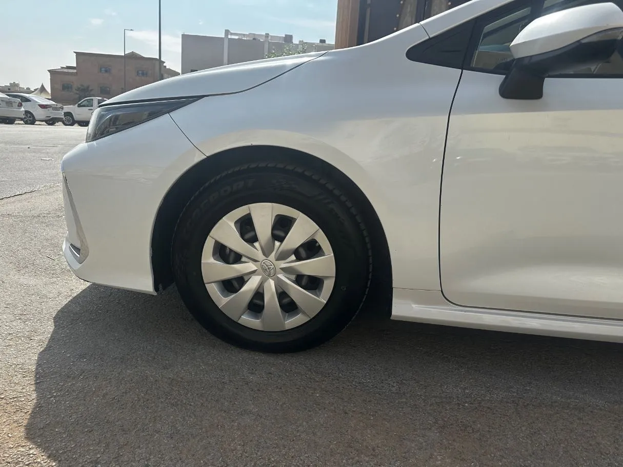 Car image 9