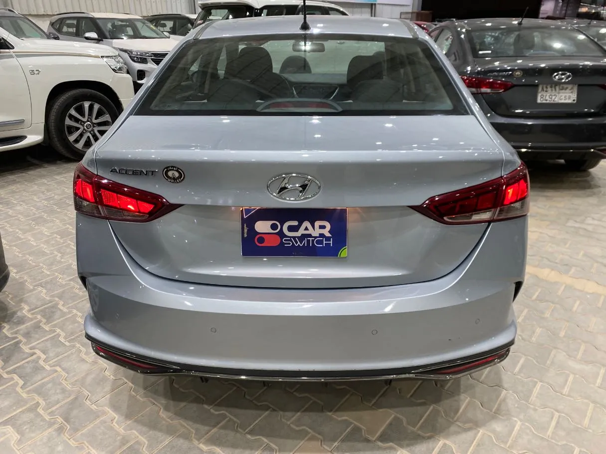Car image 5