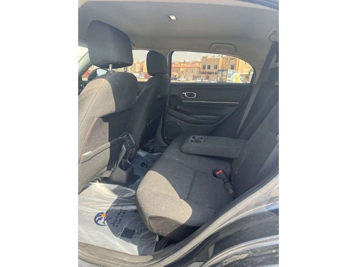 Car image 13
