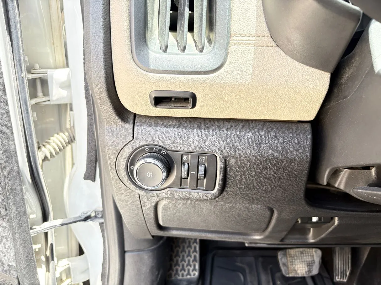 Car image 29