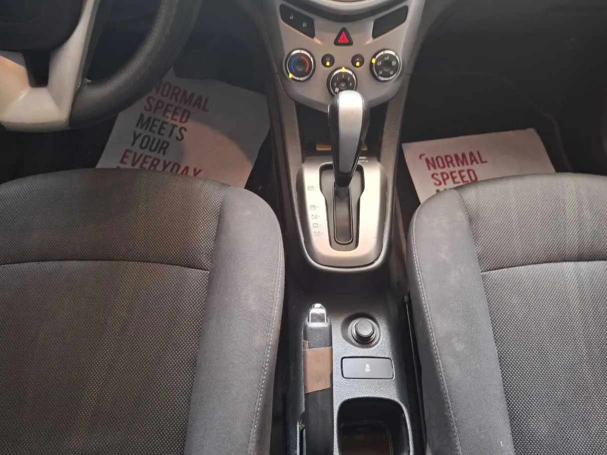 Car image 15
