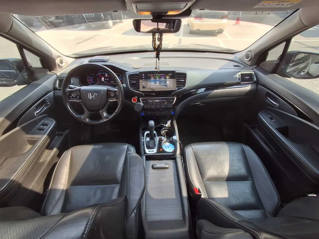 Car image 17