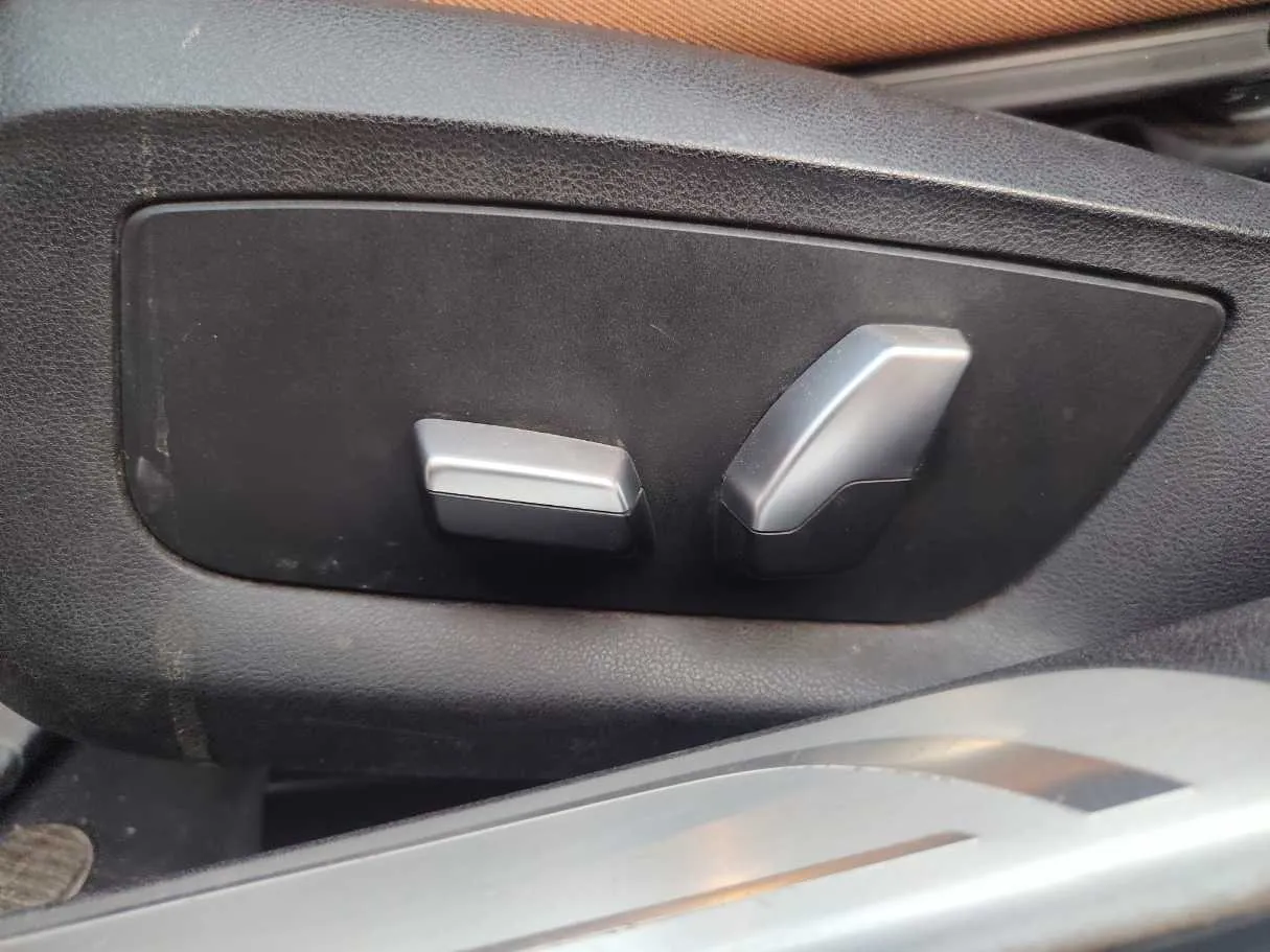 Car image 31