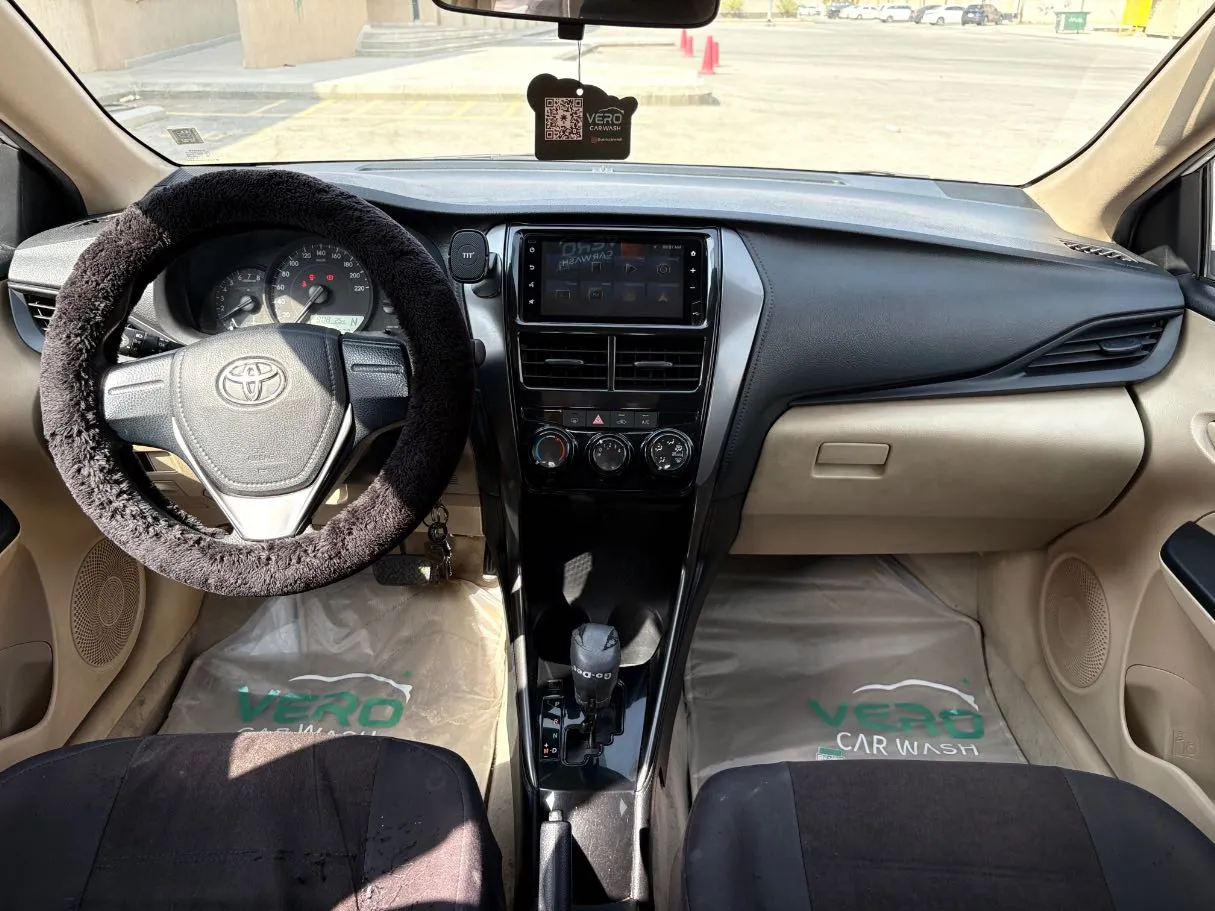Car image 15
