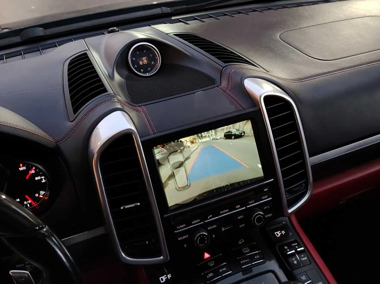 Car image 25