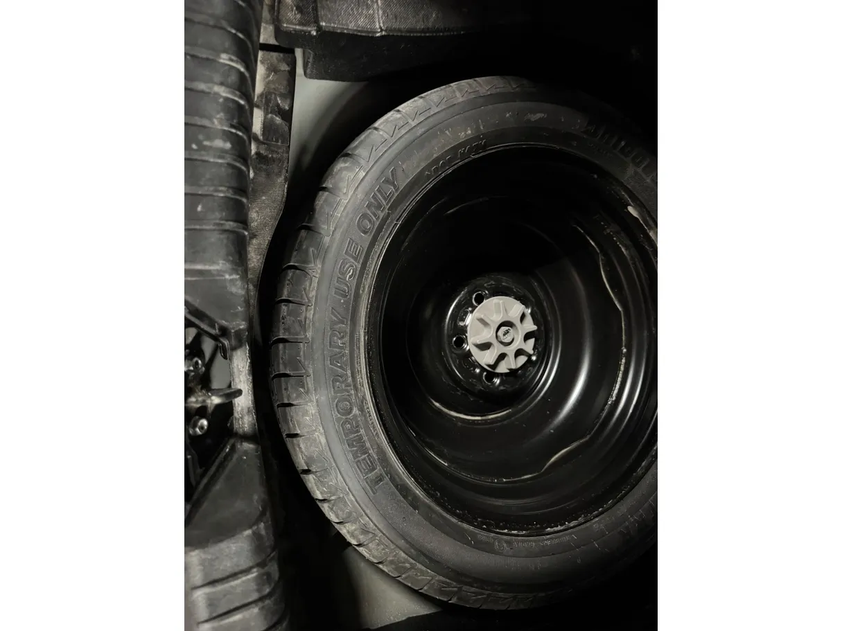 Car image 21
