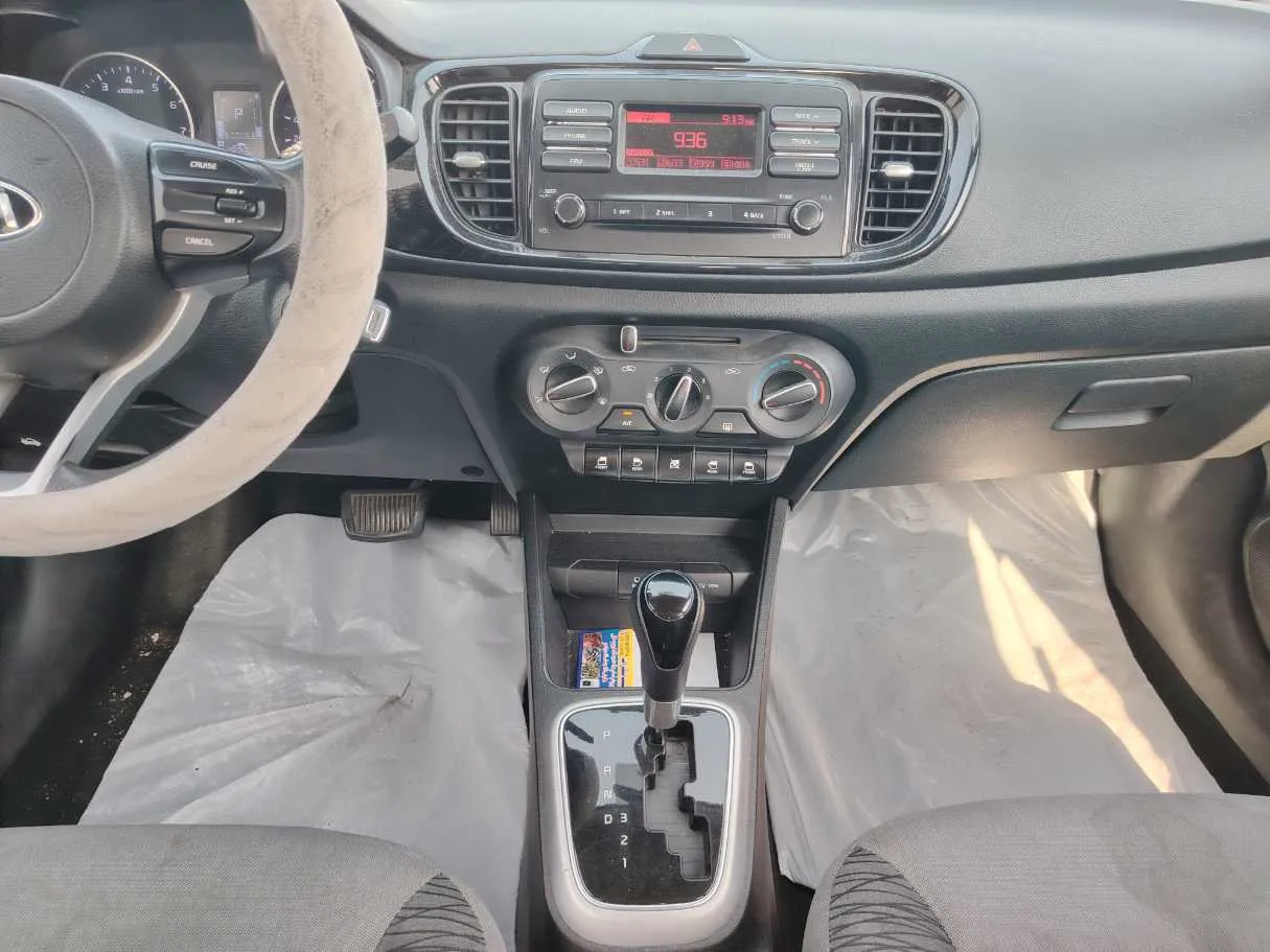 Car image 18