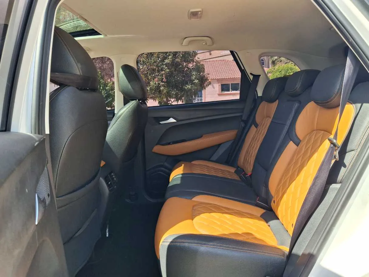 Car image 13