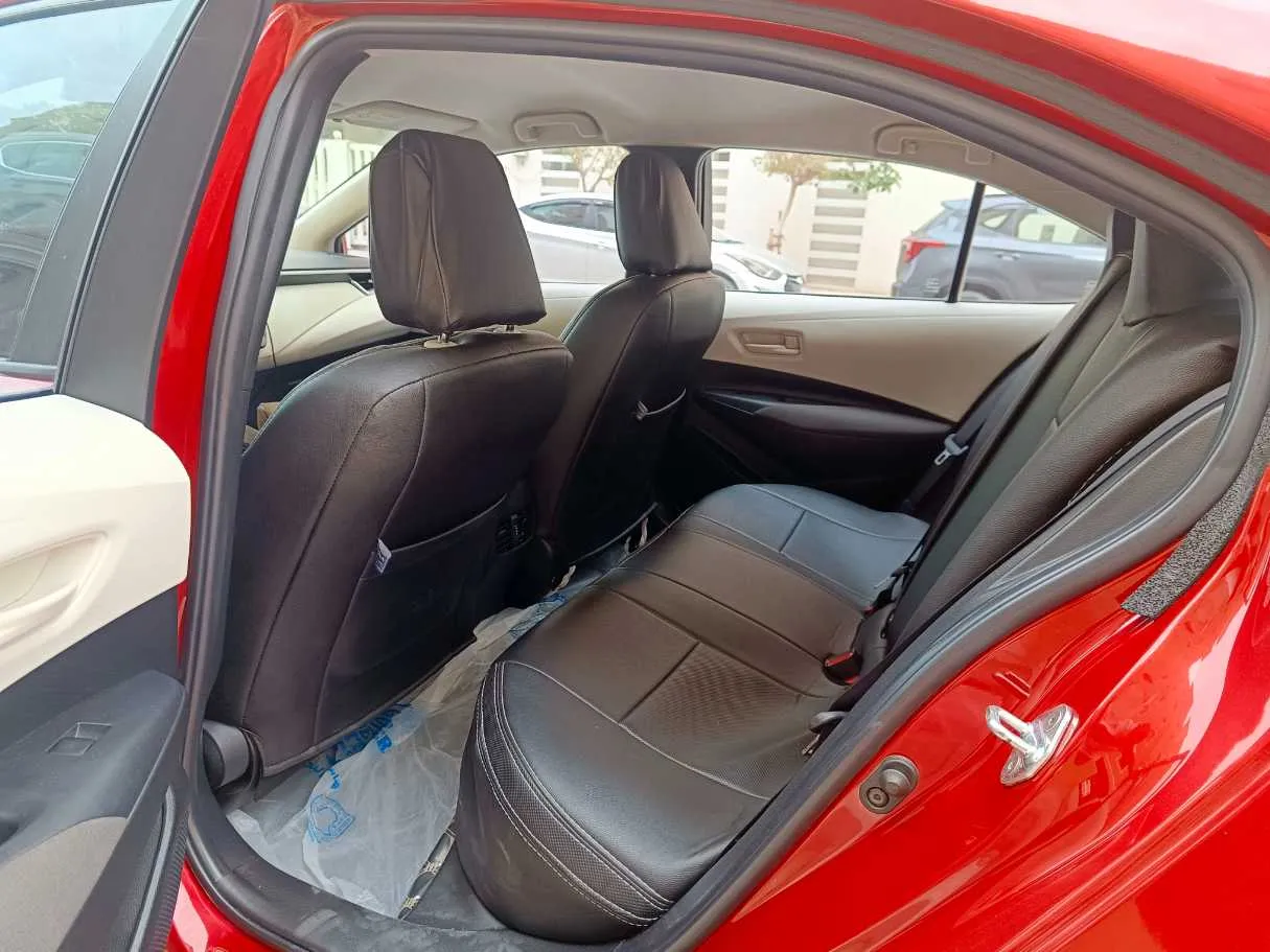 Car image 16