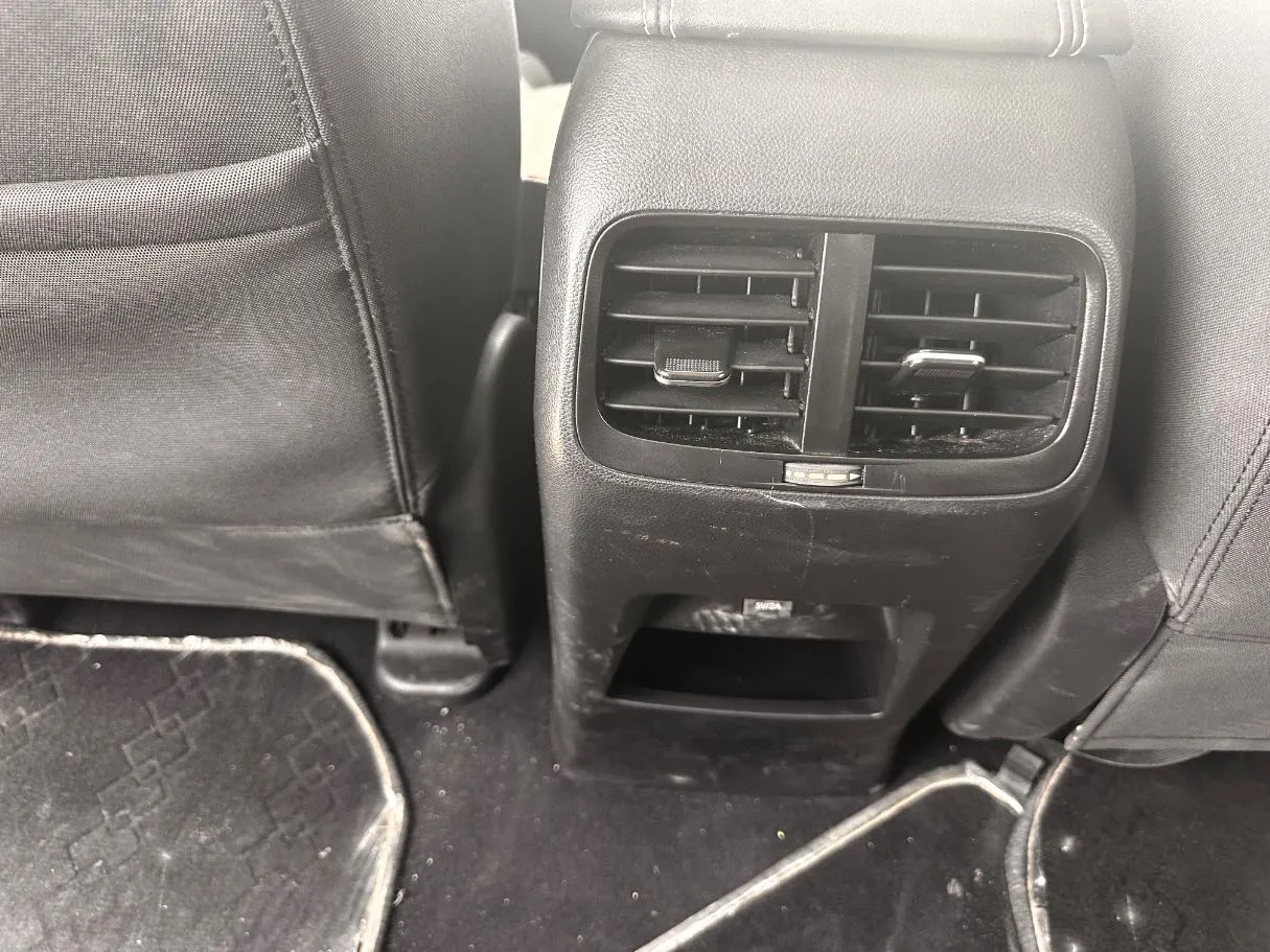 Car image 27