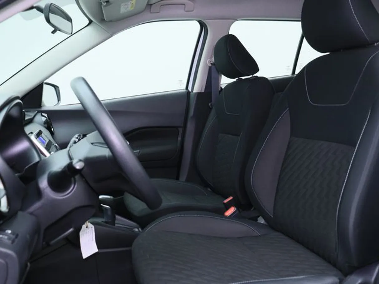 Car image 8