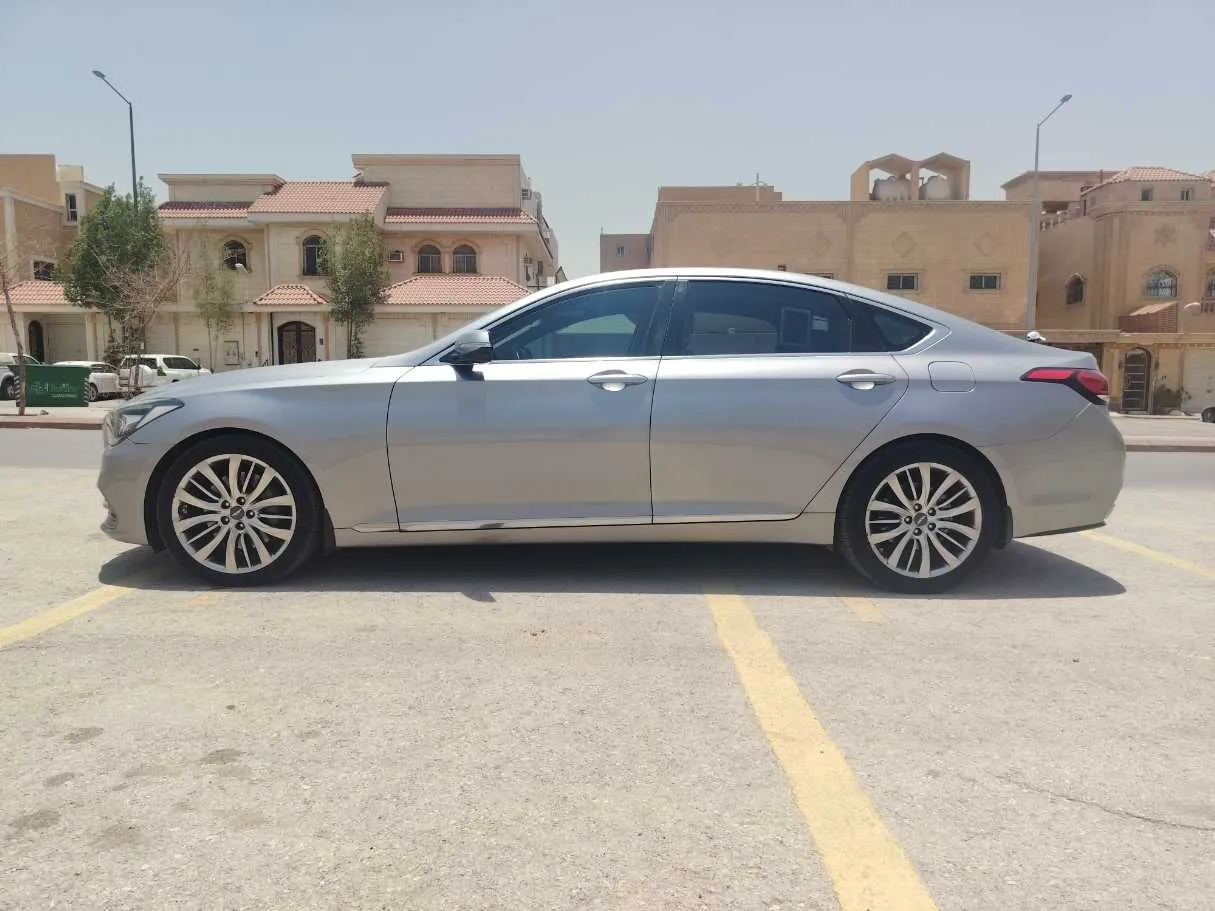 Car image 8