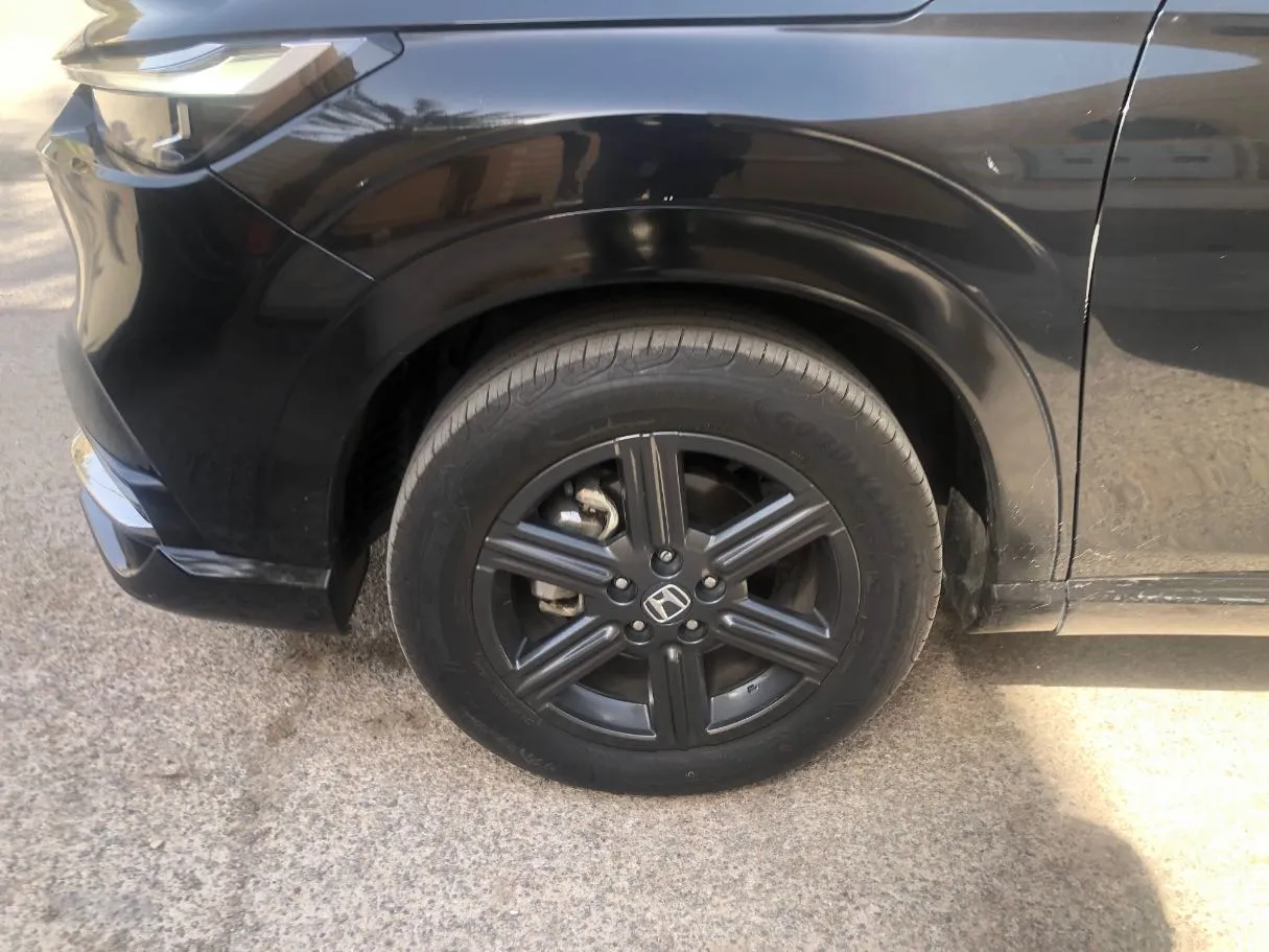 Car image 9