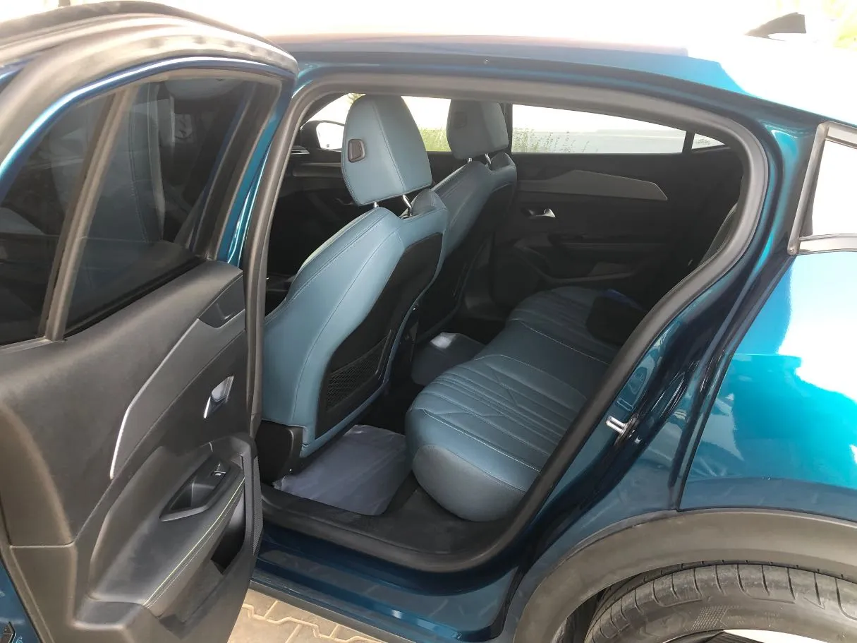 Car image 14