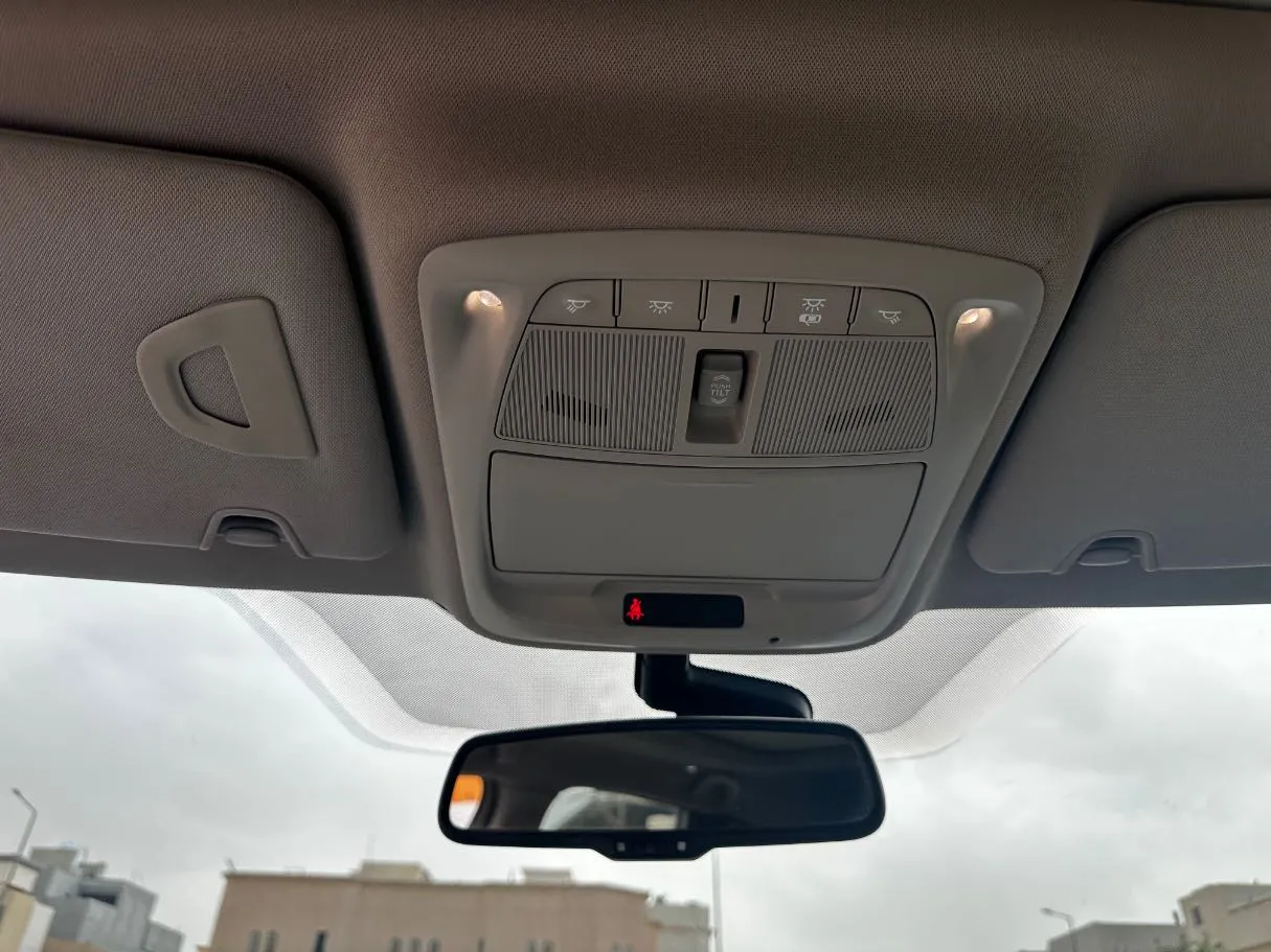 Car image 24