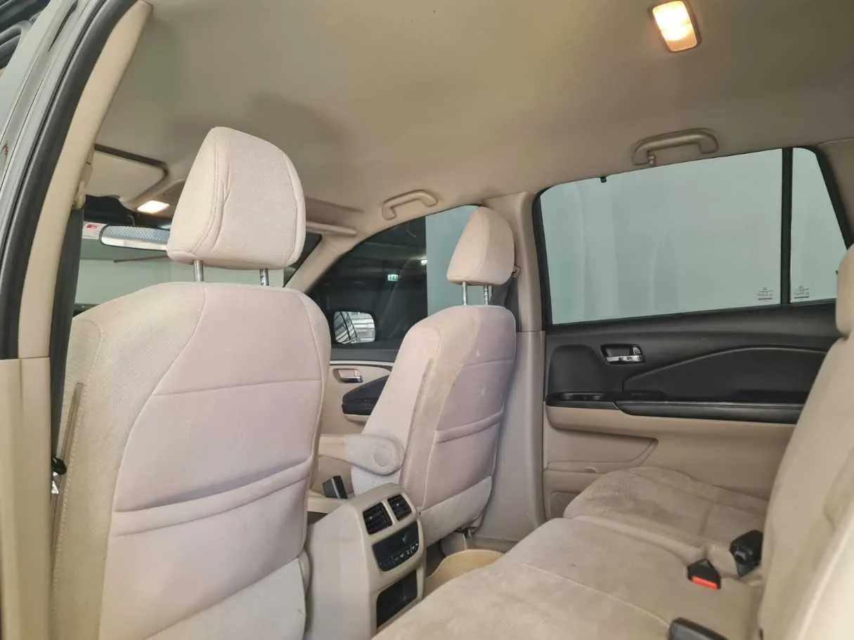 Car image 8
