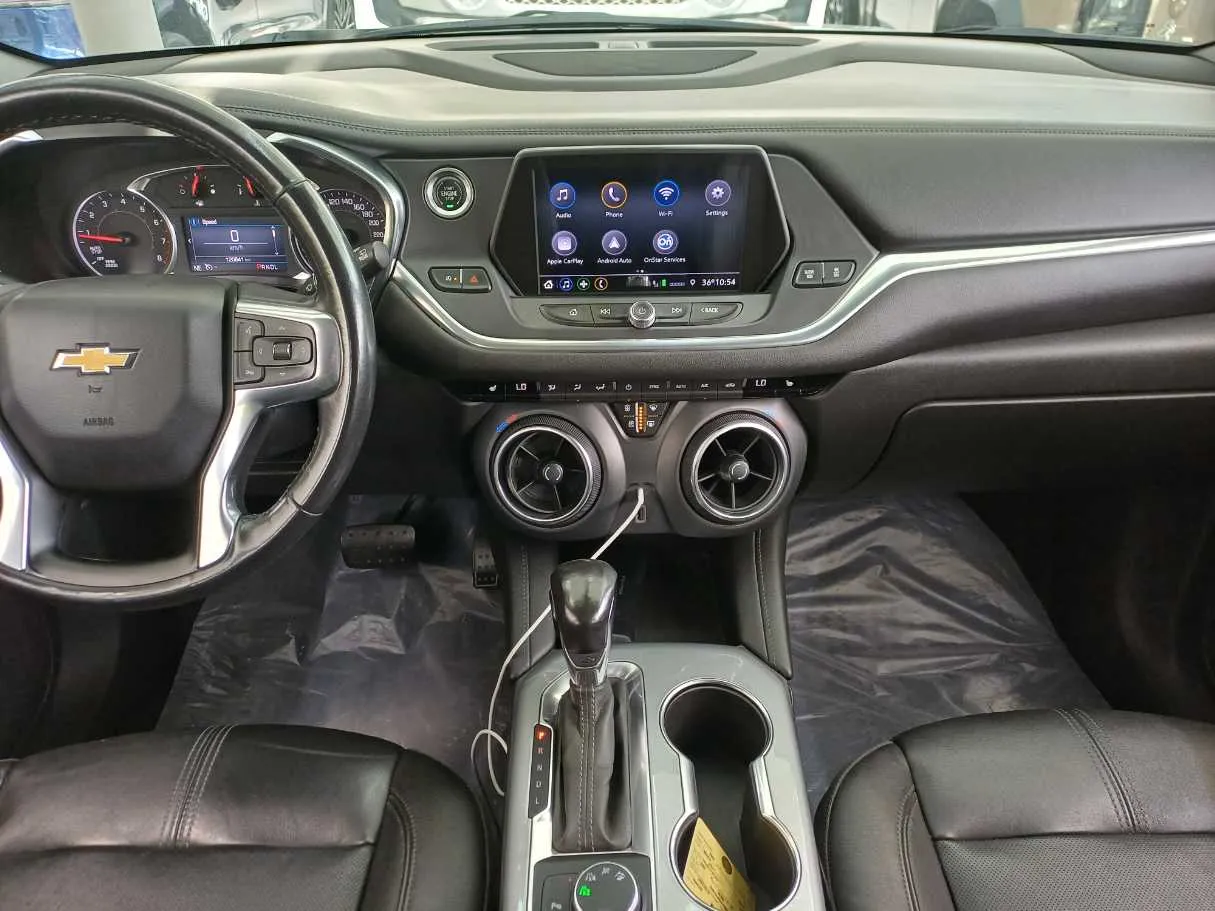 Car image 16