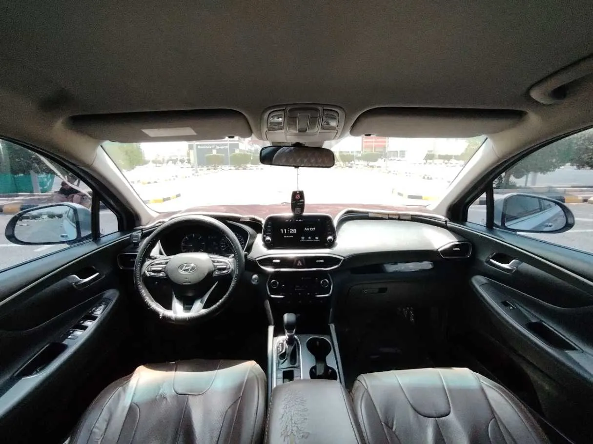 Car image 17