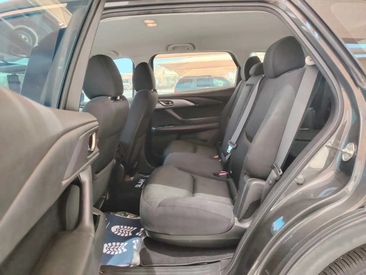Car image 14