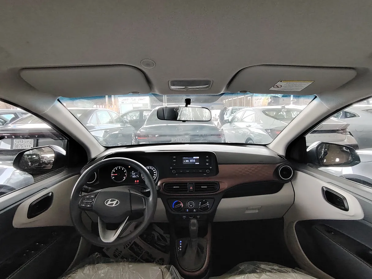 Car image 18