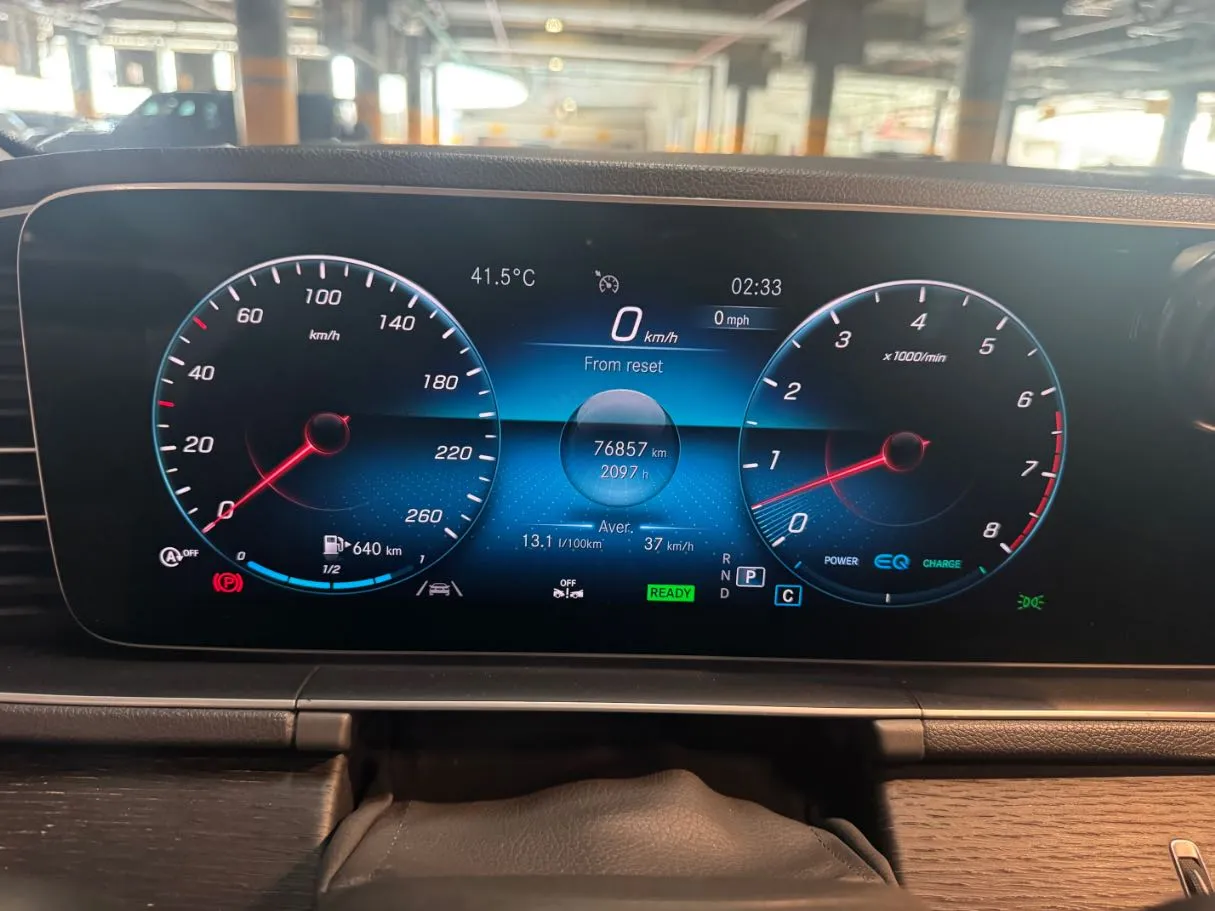 Car image 15