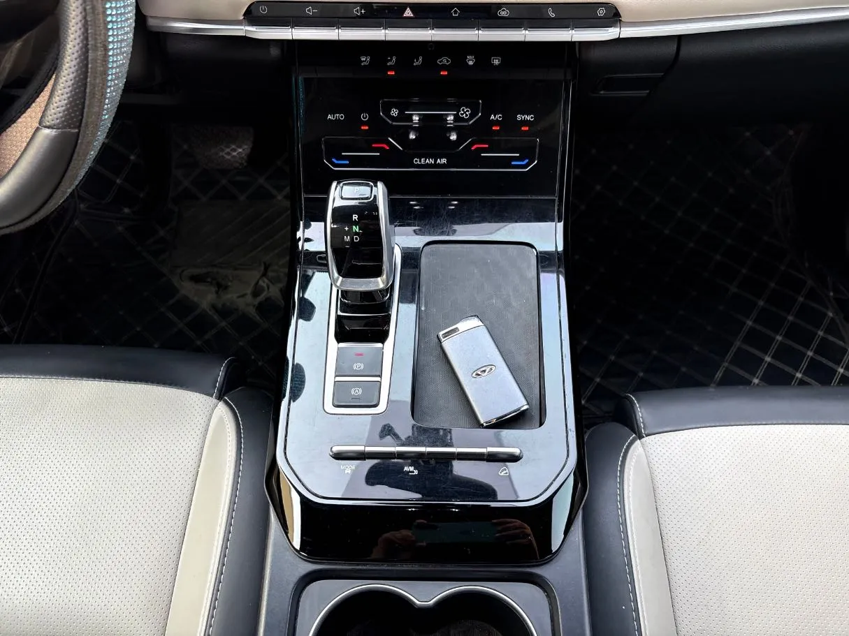 Car image 19